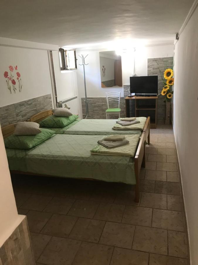 Apartmani Luiza Cres Buitenkant foto